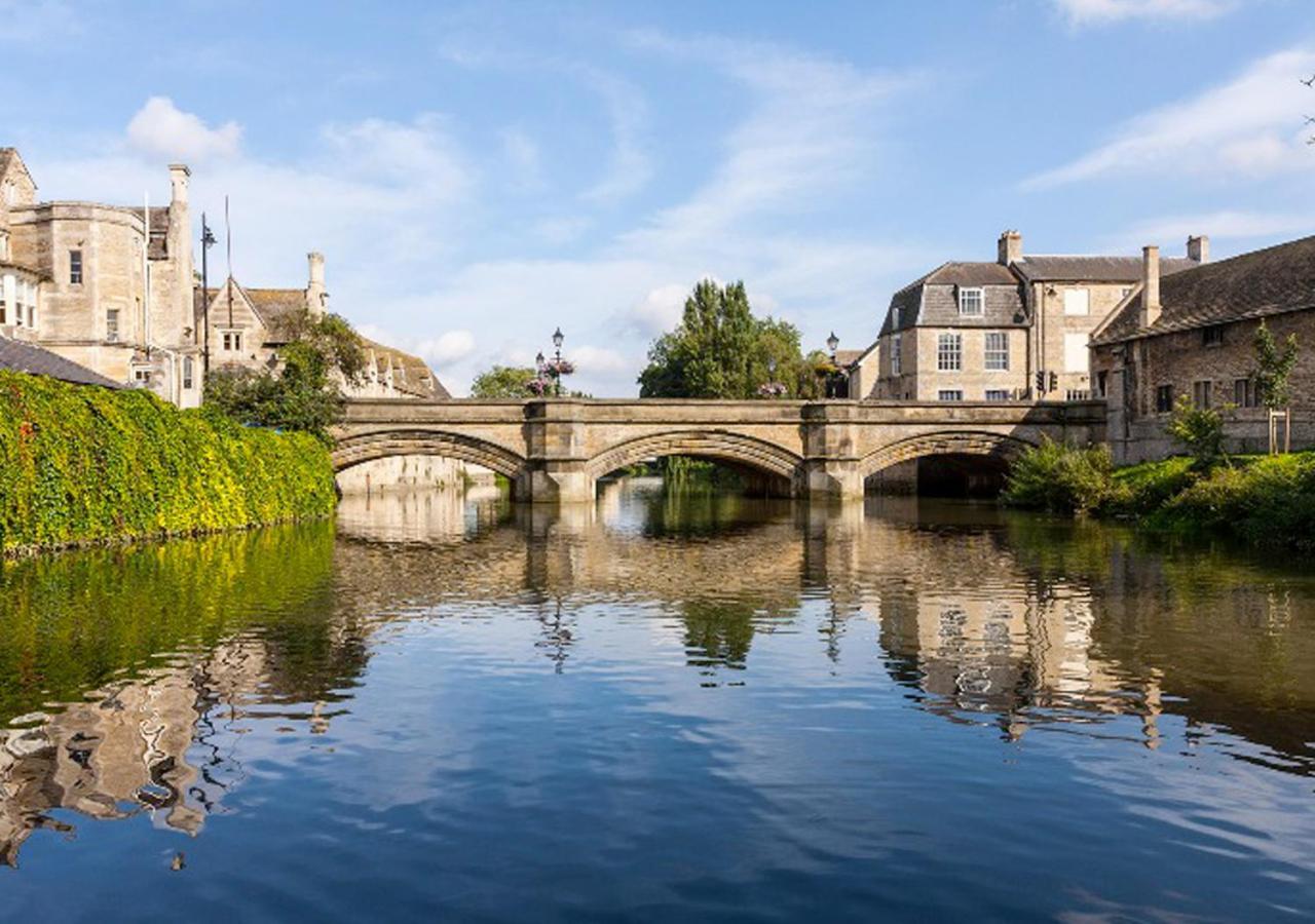 Central Studio Suite - Modern Stay With Free Wifi Stamford Exterior foto